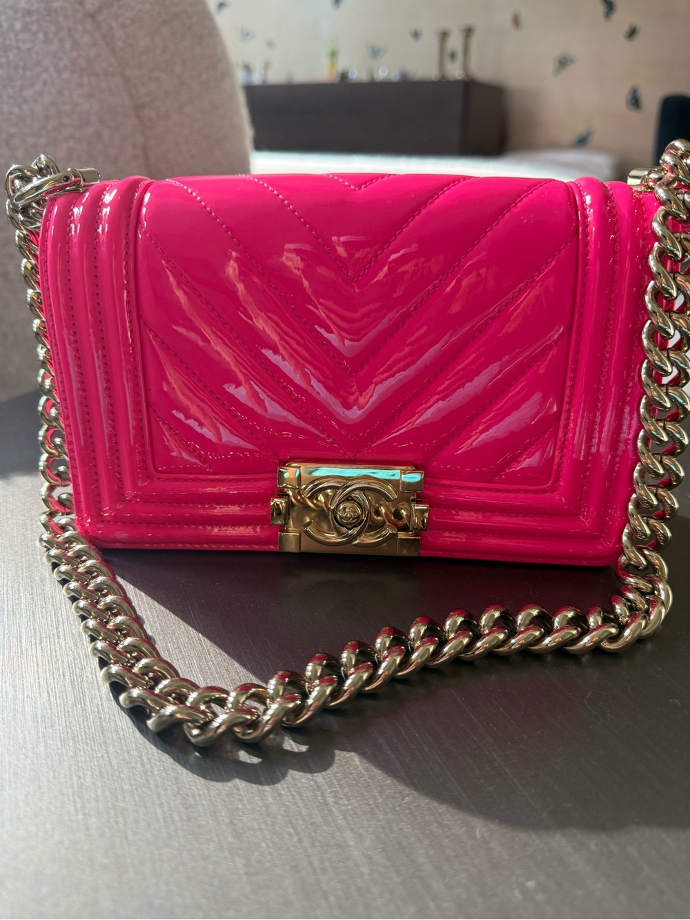CHANEL Pink Patent Leather Boy Bag with Gold Chain - Picture 2 of 6